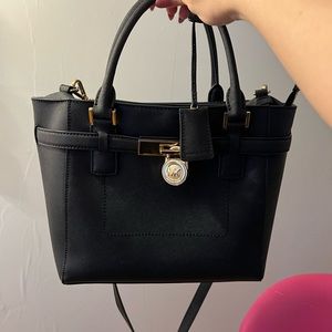 CUTE SPACIOUS MICHAEL KORS BAG RARLY USED